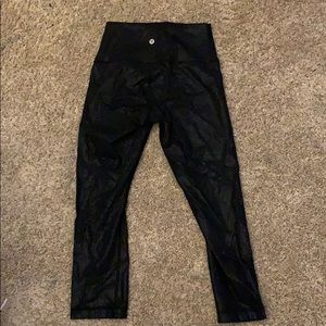 lululemon shiny calf cropped leggings